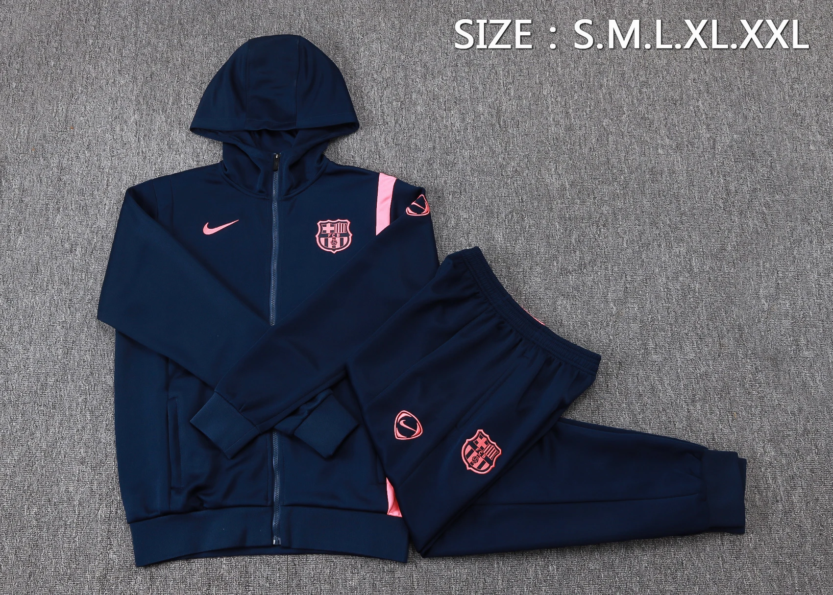Conjunto Completo Chaqueta Con Capucha Barcelona 2025 2026 Azul Marino Rosa FC Barcelona Conjunto 2025 2026 Azul - Tuta FC Barcelona | tiendasdefutboles