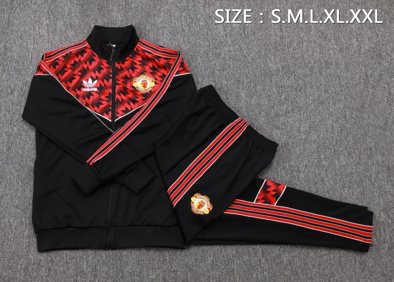 Conjunto Completo Ropa Deportiva Con Cremallera Larga Manchester United 2025 2026 Negro II Rojo Manchester United Conjunto 2025 2026 Negro - Maglia Manchester United | tiendasdefutboles