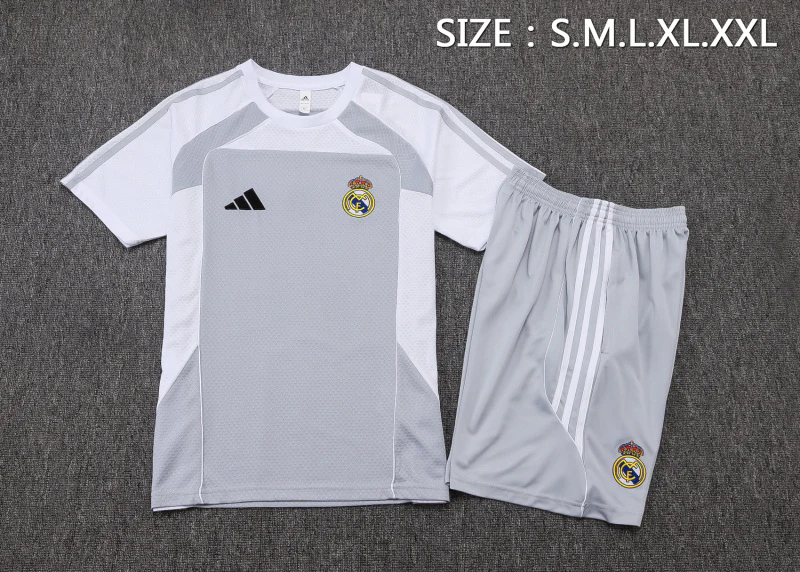 Entrenamiento Conjunto Completo Real Madrid 2025 2026 Gris Blanco Real Madrid Conjunto 2025 2026 Gris - Maglia Real Madrid | tiendasdefutboles