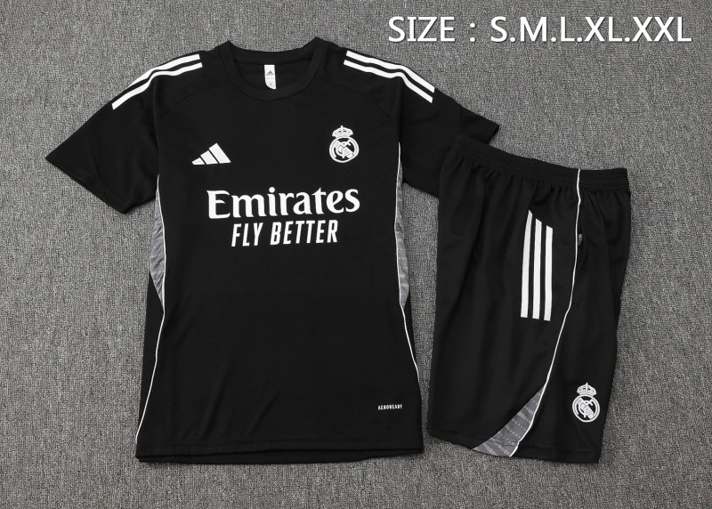 Entrenamiento Conjunto Completo Real Madrid 2025 2026 Negro Blanco Real Madrid Conjunto 2025 2026 Negro - Maglia Real Madrid | tiendasdefutboles