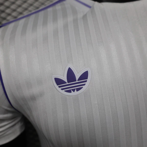 Especial Jugadores Camiseta Real Madrid 2025 2026 Blanco Purpura Real Madrid Camiseta Edición Jugadores 2025 2026 Especial Blanca - Camiseta Real Madrid | tiendasdefutboles