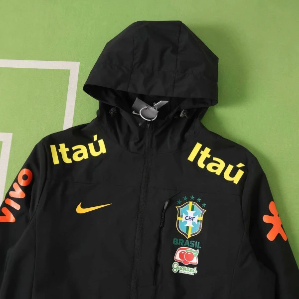 Rompevientos Brasil 2026 Negro Amarillo Brasil Rompevientos 2026 Negro - Brasil Barata | tiendasdefutboles