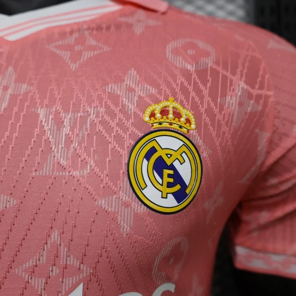 Especial Jugadores Camiseta Real Madrid 2026 2027 Rosa Blanco Real Madrid Camiseta Edición Jugadores 2026 2027 Especial Rosa - Camiseta Real Madrid | tiendasdefutboles